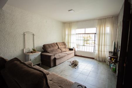 Casa à venda com 150m², 3 quartos e 2 vagas Casa à venda com 150m², 3 quartos e 2 vagasSala