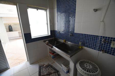 Casa de condomínio à venda com 1120m², 6 quartos e 10 vagasÁrea de Serviço - Externa