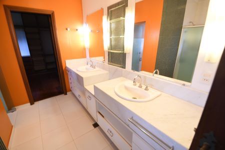 Casa de condomínio à venda com 1120m², 6 quartos e 10 vagasBanheiro 5