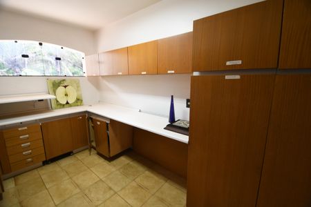 Casa de condomínio à venda com 1120m², 6 quartos e 10 vagasÁrea de Serviço - Despensa