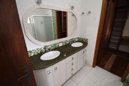 Casa de condomínio à venda com 1120m², 6 quartos e 10 vagasBanheiro da Suíte