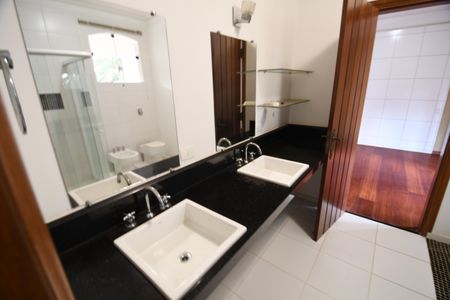 Casa de condomínio à venda com 1120m², 6 quartos e 10 vagasBanheiro 3