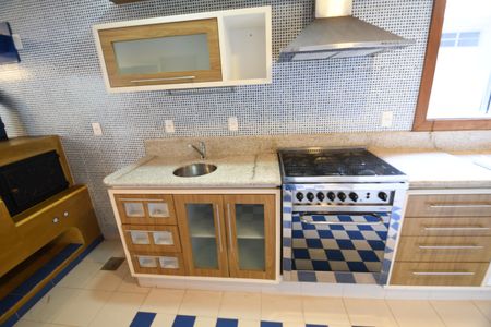 Casa de condomínio à venda com 1120m², 6 quartos e 10 vagasCozinha