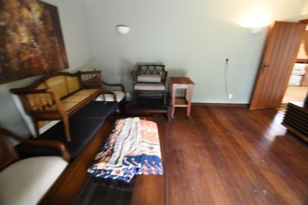 Casa de condomínio à venda com 1120m², 6 quartos e 10 vagasSala de TV