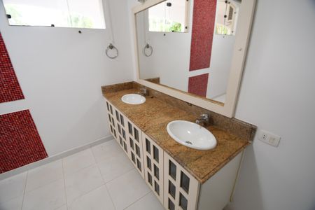 Casa de condomínio à venda com 1120m², 6 quartos e 10 vagasBanheiro 2