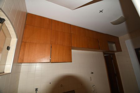 Casa de condomínio à venda com 1120m², 6 quartos e 10 vagasÁrea de Serviço - Armários