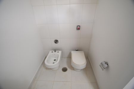 Casa de condomínio à venda com 1120m², 6 quartos e 10 vagasBanheiro 2