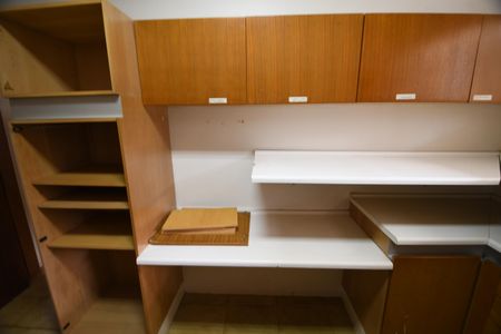 Casa de condomínio à venda com 1120m², 6 quartos e 10 vagasÁrea de Serviço - Despensa