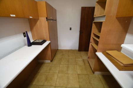 Casa de condomínio à venda com 1120m², 6 quartos e 10 vagasÁrea de Serviço - Despensa