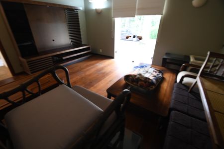 Casa de condomínio à venda com 1120m², 6 quartos e 10 vagasSala de TV