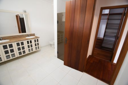 Casa de condomínio à venda com 1120m², 6 quartos e 10 vagasBanheiro 2