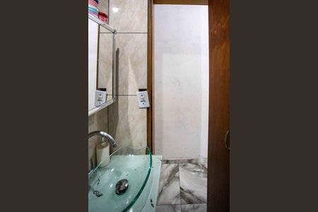 Casa à venda com 51m², 3 quartos e 1 vagaBanheiro