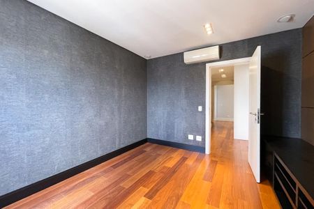 Apartamento à venda com 300m², 4 quartos e 4 vagasQuarto