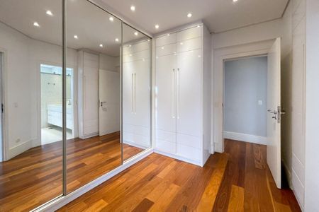 Apartamento à venda com 300m², 4 quartos e 4 vagasCloset - Suíte 3
