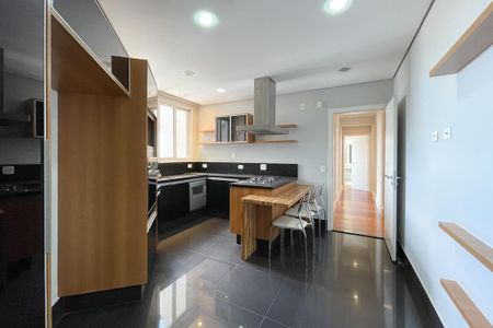 Apartamento à venda com 300m², 4 quartos e 4 vagasCozinha