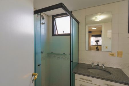 Apartamento para alugar com 100m², 3 quartos e 2 vagas Apartamento para alugar com 100m², 3 quartos e 2 vagasBanheiro da Suíte