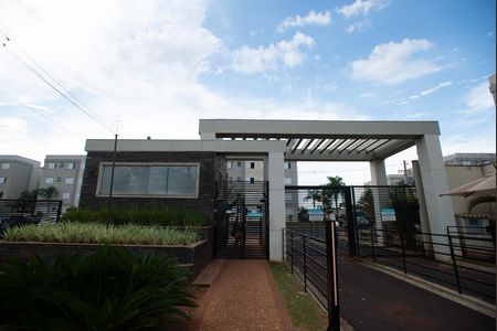 Apartamento para alugar com 45m², 2 quartos e 1 vaga Apartamento para alugar com 45m², 2 quartos e 1 vagaFachada e portaria