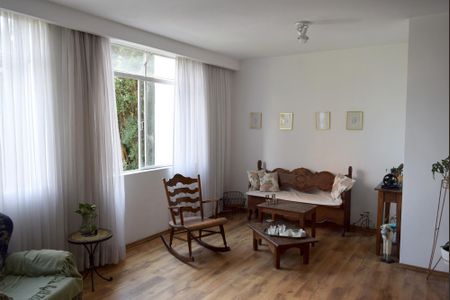 Casa à venda com 200m², 4 quartos e 2 vagasSala