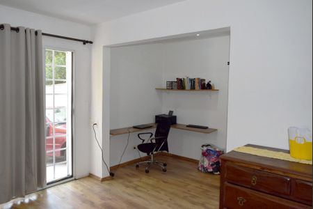 Casa à venda com 200m², 4 quartos e 2 vagasEscritório