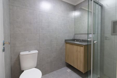 Banheiro de apartamento para alugar com 1 quarto, 45m² em Rio Pequeno, São Paulo