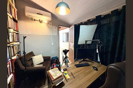 Casa à venda com 144m², 3 quartos e 4 vagas Casa à venda com 144m², 3 quartos e 4 vagasQuarto externo