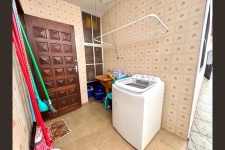 Casa à venda com 144m², 3 quartos e 4 vagas Casa à venda com 144m², 3 quartos e 4 vagasÁrea de Serviço