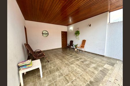 Casa à venda com 144m², 3 quartos e 4 vagas Casa à venda com 144m², 3 quartos e 4 vagasGaragem