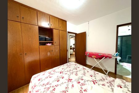 Casa à venda com 144m², 3 quartos e 4 vagas Casa à venda com 144m², 3 quartos e 4 vagasQuarto 3 - Suíte