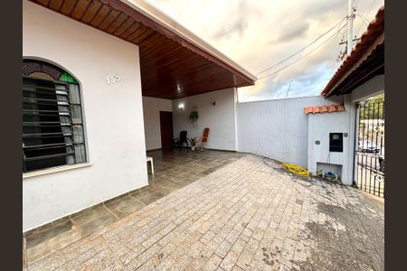 Casa à venda com 144m², 3 quartos e 4 vagas Casa à venda com 144m², 3 quartos e 4 vagasGaragem