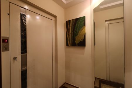 Apartamento à venda com 200m², 4 quartos e 3 vagasÁrea comum - Hall Social - Elevador