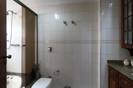 Apartamento à venda com 200m², 4 quartos e 3 vagasBanheiro da Suíte 2
