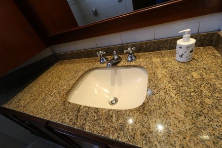 Apartamento à venda com 200m², 4 quartos e 3 vagasBanheiro da Suíte 1