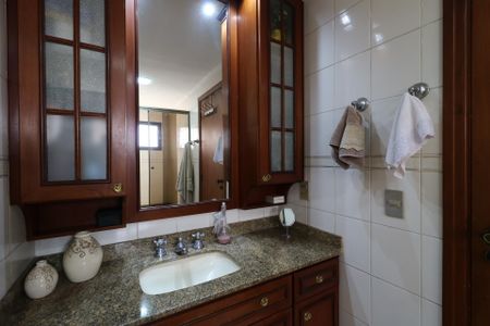 Apartamento à venda com 200m², 4 quartos e 3 vagasBanheiro da Suíte 2