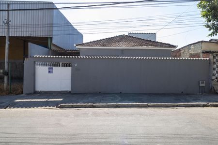 Casa para alugar com 360m², 3 quartos e 3 vagas Casa para alugar com 360m², 3 quartos e 3 vagasFachada