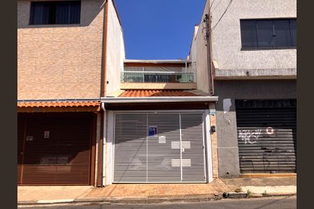 Casa à venda com 225m², 3 quartos e 1 vagaFachada