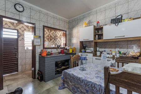 Casa à venda com 100m², 4 quartos e 2 vagasCozinha e Área de Serviço