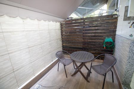 Casa de condomínio à venda com 116m², 3 quartos e 1 vagaÁrea de Serviço