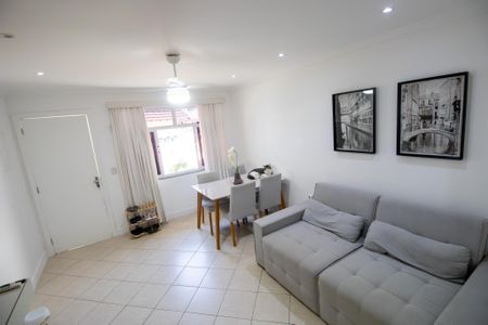 Casa de condomínio à venda com 116m², 3 quartos e 1 vagaSala