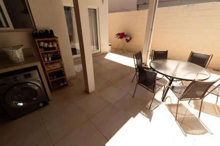 Casa de condomínio à venda com 90m², 3 quartos e 2 vagasÁREA EXTERNA FUNDOS