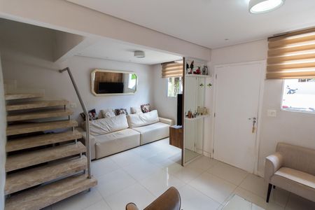 Casa de condomínio à venda com 90m², 3 quartos e 2 vagasSala