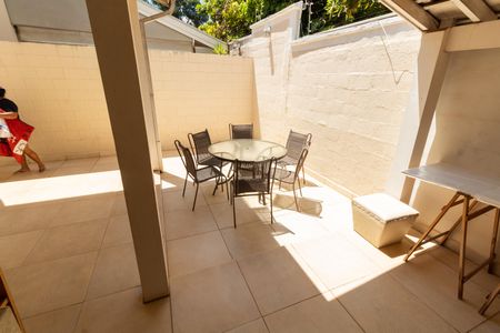 Casa de condomínio à venda com 90m², 3 quartos e 2 vagasÁREA DE SERVIÇO