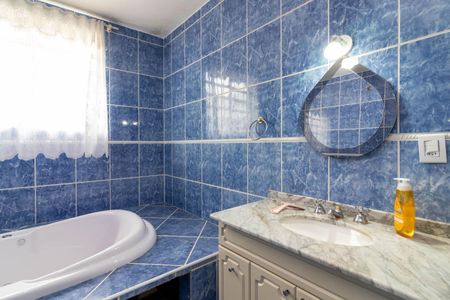 Casa para alugar com 255m², 4 quartos e 2 vagas Casa para alugar com 255m², 4 quartos e 2 vagasBanheiro da Suíte 1