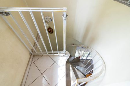 Casa para alugar com 255m², 4 quartos e 2 vagas Casa para alugar com 255m², 4 quartos e 2 vagas Escada