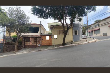 Casa para alugar com 255m², 4 quartos e 2 vagas Casa para alugar com 255m², 4 quartos e 2 vagasFachada