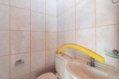 Casa para alugar com 255m², 4 quartos e 2 vagas Casa para alugar com 255m², 4 quartos e 2 vagasBanheiro de Serviço