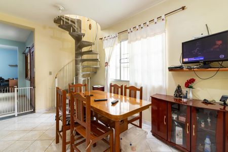 Casa para alugar com 255m², 4 quartos e 2 vagas Casa para alugar com 255m², 4 quartos e 2 vagasSala de Jantar