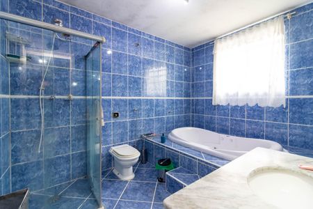 Casa para alugar com 255m², 4 quartos e 2 vagas Casa para alugar com 255m², 4 quartos e 2 vagasBanheiro da Suíte 1