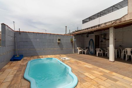 Casa para alugar com 255m², 4 quartos e 2 vagas Casa para alugar com 255m², 4 quartos e 2 vagasPiscina