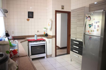 Casa à venda com 360m², 4 quartos e 1 vagaCozinha