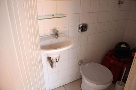 Casa à venda com 360m², 4 quartos e 1 vagaBanheiro de Serviço